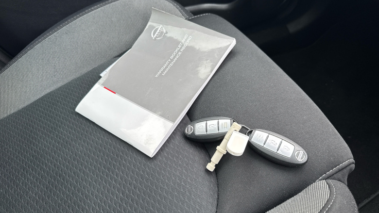 Nissan Qashqai 1.2 DiG-T N-Connecta 5dr Petrol Hatchback